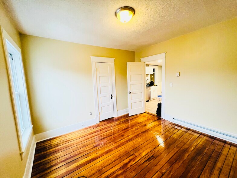 Building Photo - 16 Olivine St