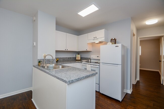 Building Photo - 51 Harbour Row Dr