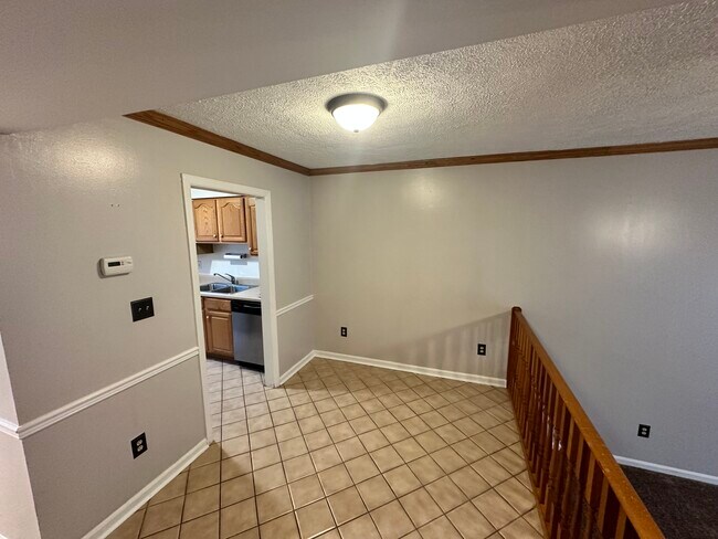 Building Photo - 658 Carriage Cir