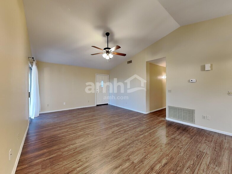 Building Photo - 4106 E Alder Ave