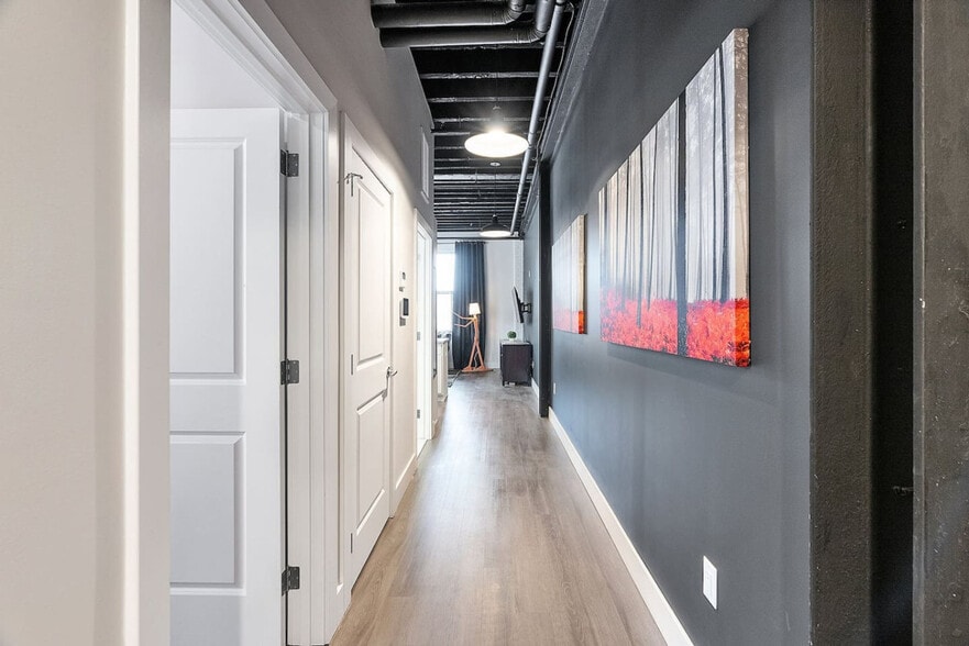 Building Photo - 212 W Roberts Ave