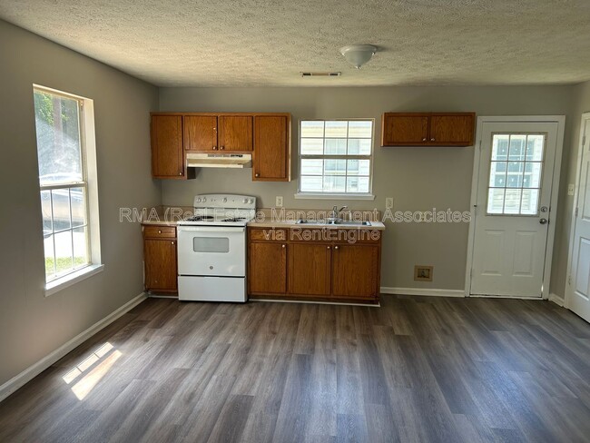 Building Photo - 133 Realty St