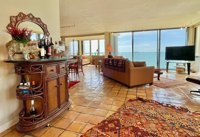 Building Photo - Sarasota Bay Penthouse