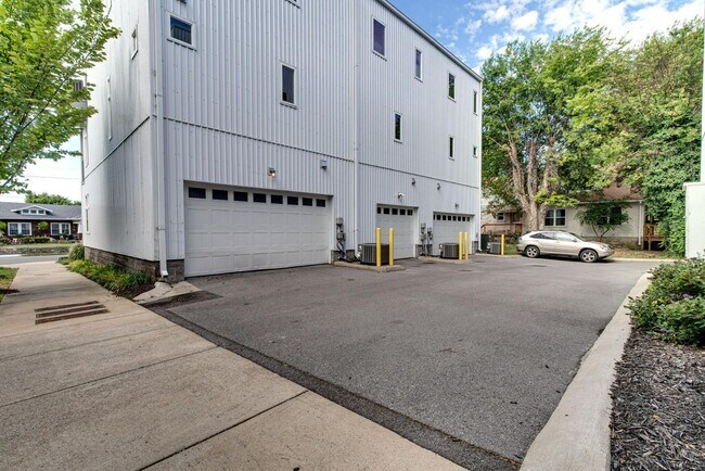 Building Photo - 1029 Maxwell Ave