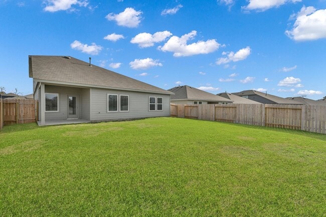 Building Photo - Never lived in 4 bed 3 bath with water views