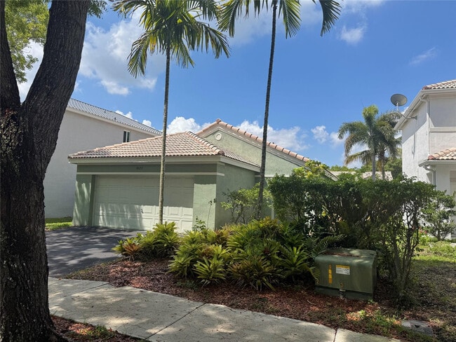 Building Photo - 4077 Pine Ridge Ln