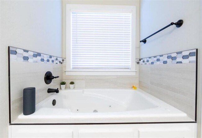 Building Photo - 2548 E Bayside Xing