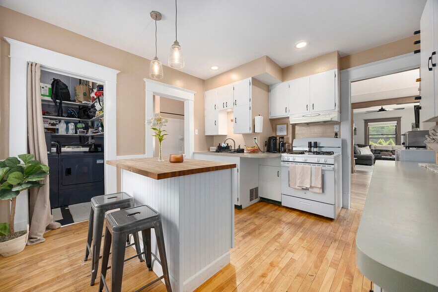 Building Photo - 3271 Coit Ave NE