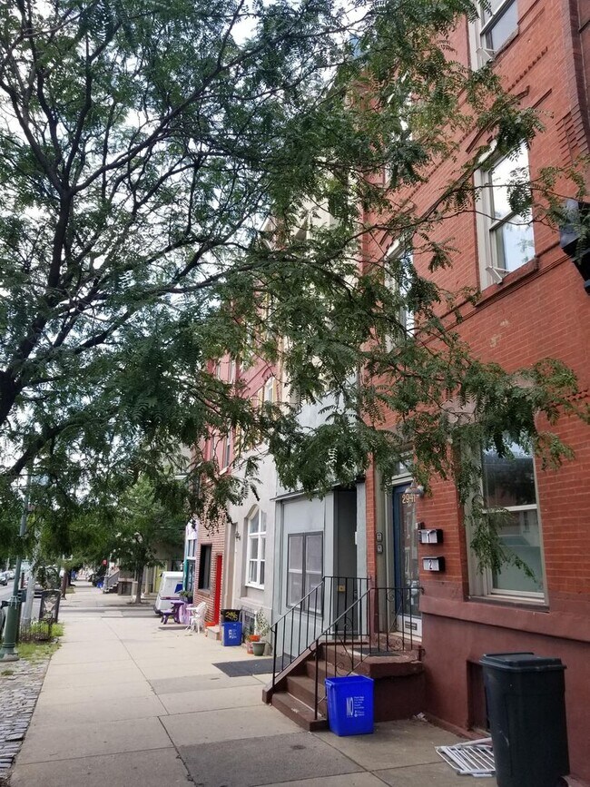 Building Photo - Beautiful 3 bedroom in brewerytown