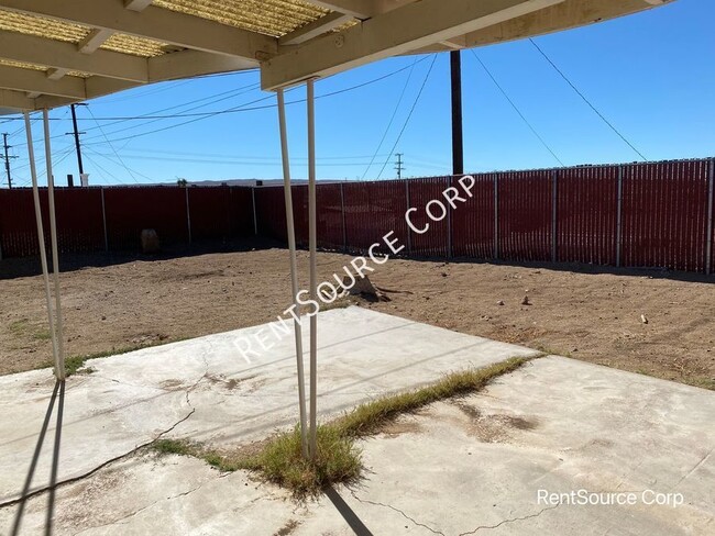 Building Photo - 3 Bedroom, 2 Bath Home for Rent in Barstow