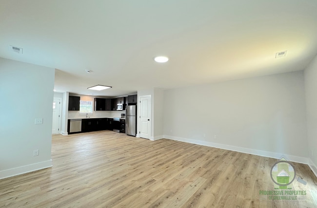 Building Photo - 7 Robin Hood Rd