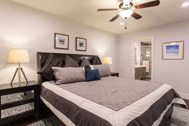 Building Photo - Remodeled 2 Bed / 2 Bath Condo – Valley Vi...
