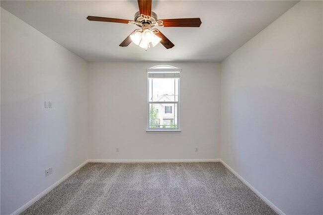 Building Photo - 401 Ridgetop Bend