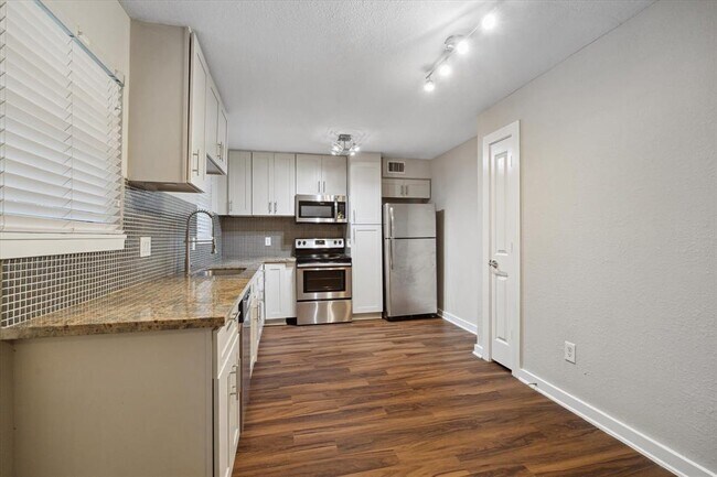 Primary Photo - 524 Heights Blvd
