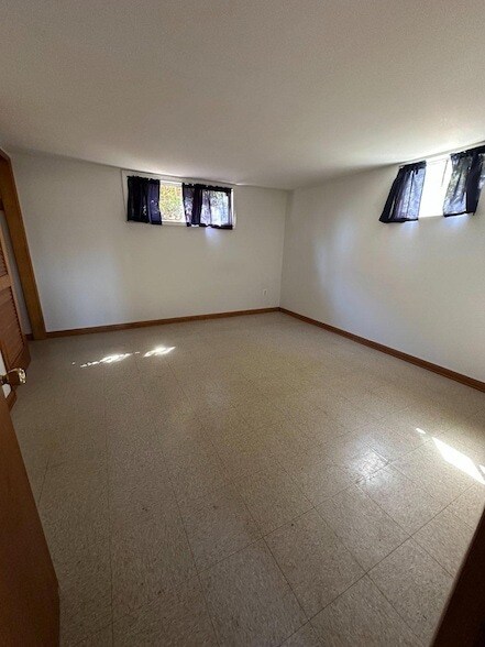 Building Photo - 5118 Avoca Ave