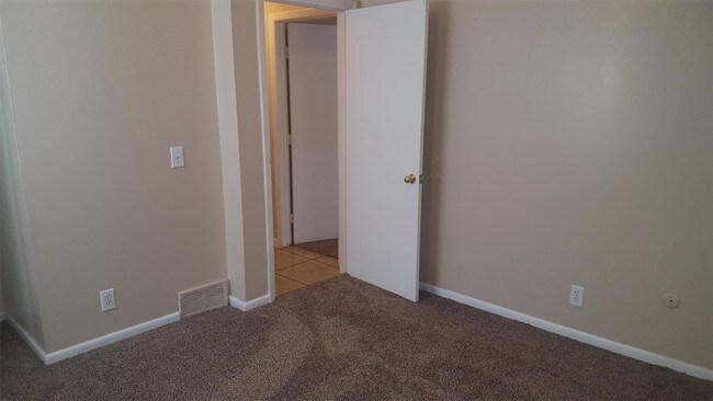 Building Photo - 950 Dubois Rd