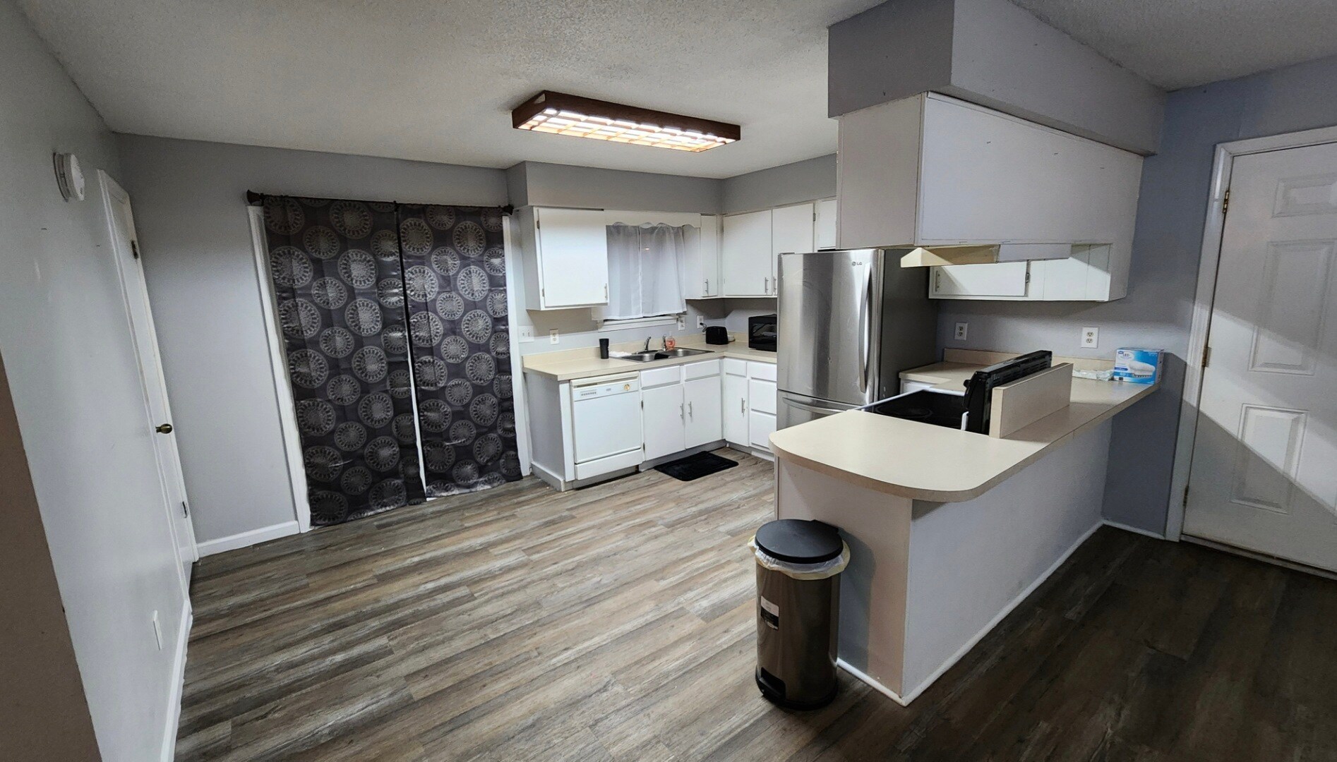 Building Photo - 906 W Lucas St