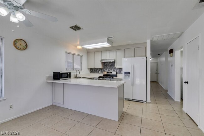 Building Photo - 5847 Alcott Ave