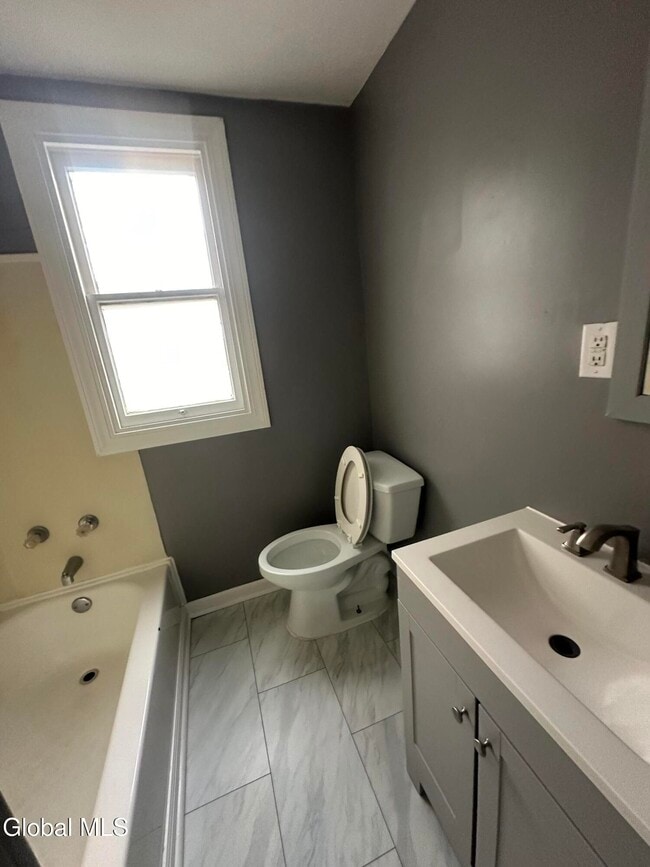 Building Photo - 224 5th Ave