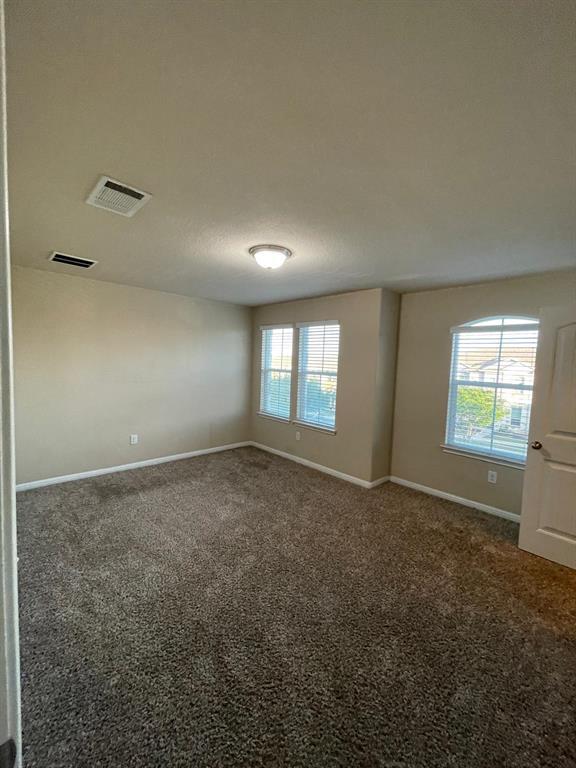 Building Photo - 404 Crater Lake Dr