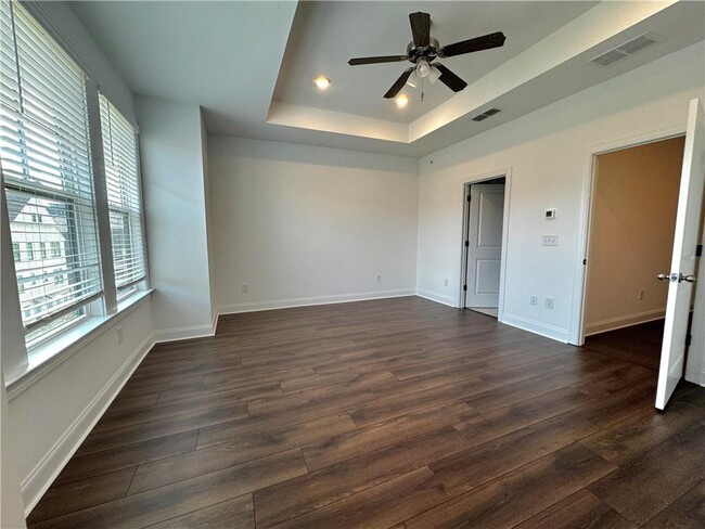 Building Photo - 6577 Beacon Dr