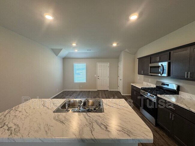 Building Photo - 2920 S 13th St