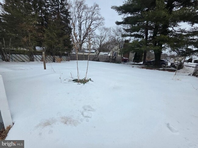 Building Photo - 522 Kuser Rd