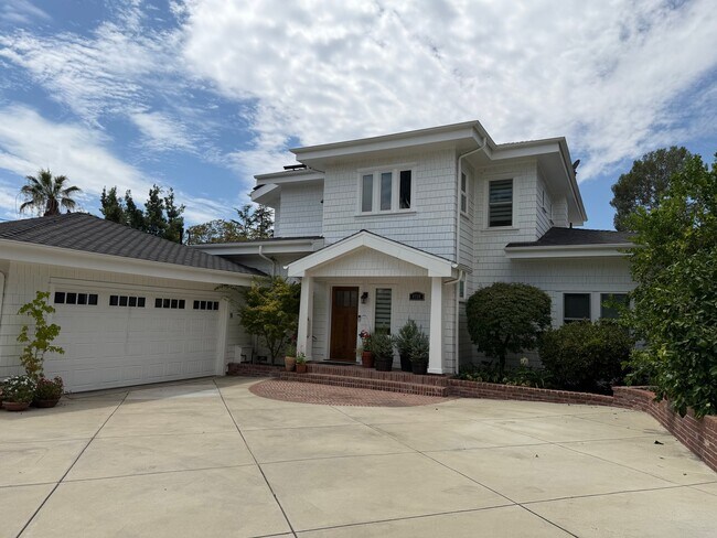 Building Photo - 4759 La Canada Blvd