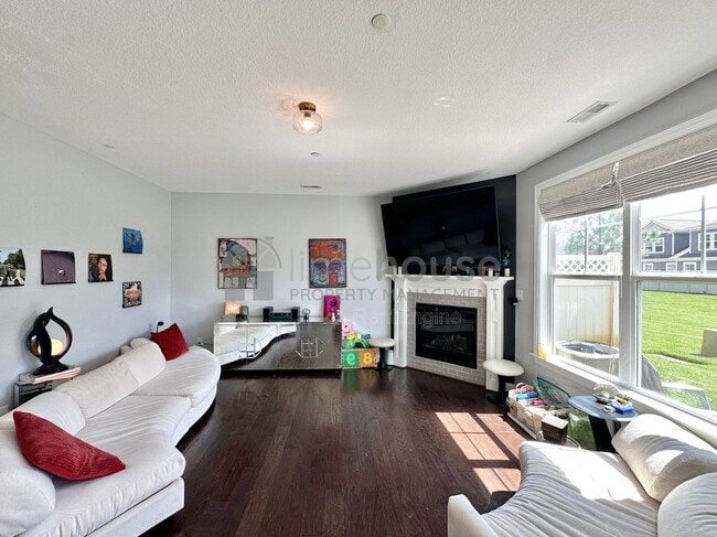 Building Photo - 127 Repose Ln