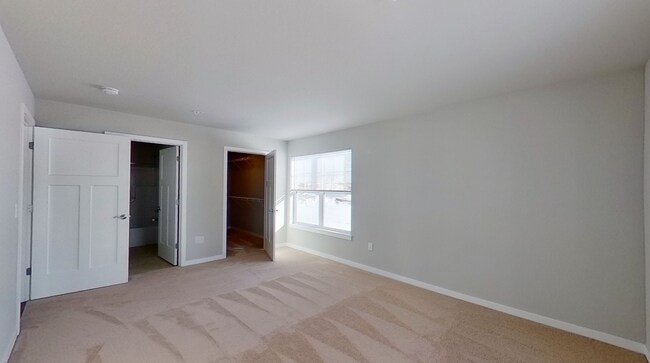 Building Photo - Like New Condo Style Lower 2 Bedroom 2 Bathroom plus Den Apartment