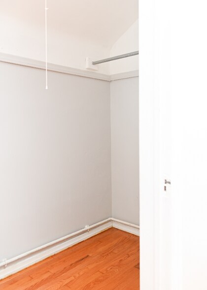 Building Photo - 1152 Romano Ave