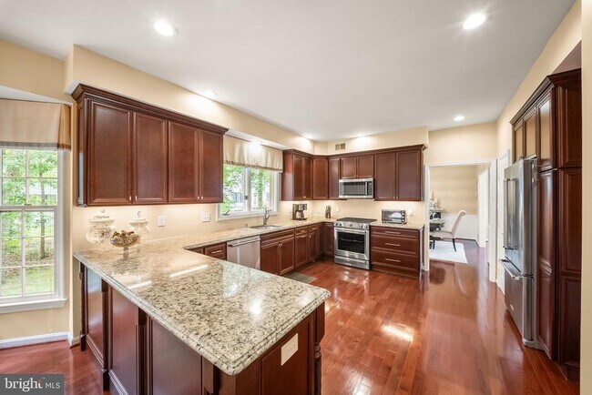 Building Photo - 5667 Lonesome Dove Ct