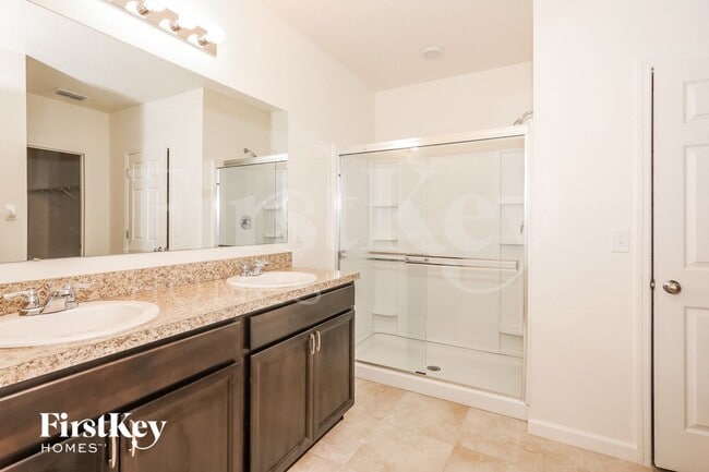 Building Photo - 1053 SW Canary Terrace