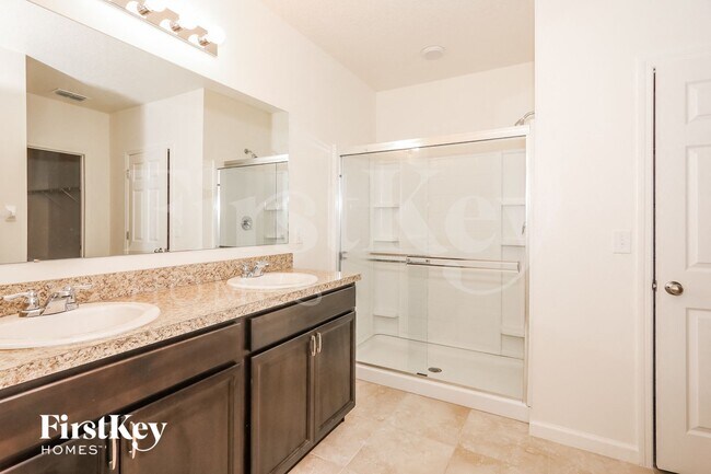 Building Photo - 1053 SW Canary Terrace