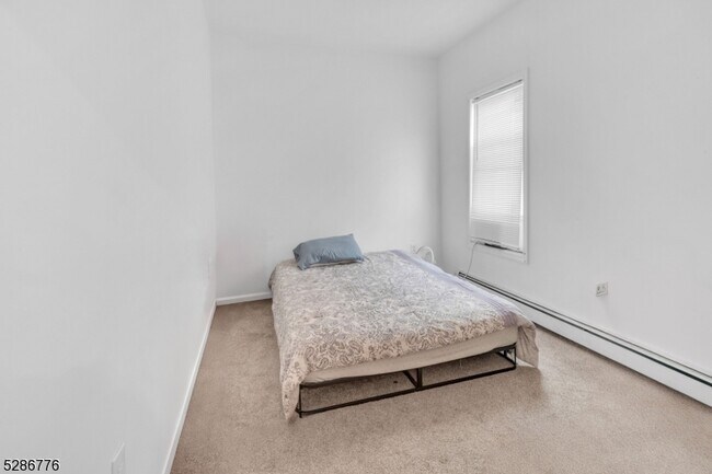 Building Photo - 77 N 13th St