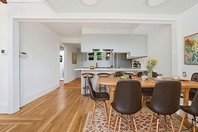 Building Photo - 3 Bed/2.5 Bath Multilevel Home with Amazin...