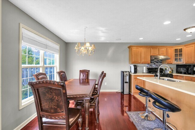 Building Photo - Updated 3 Bedroom Townhome in SW Champaign - Available 06/01/2026