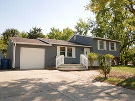 Building Photo - 8945 Mariposa Dr