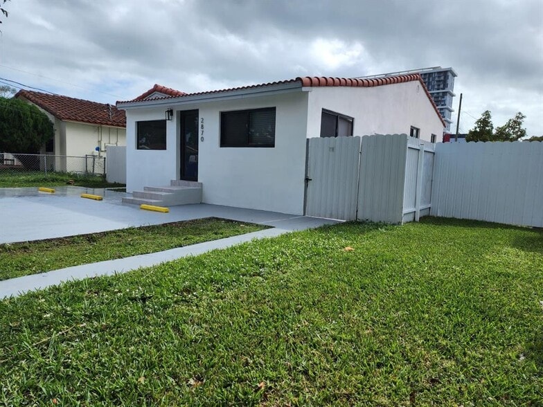 Primary Photo - 2870 SW 26th St