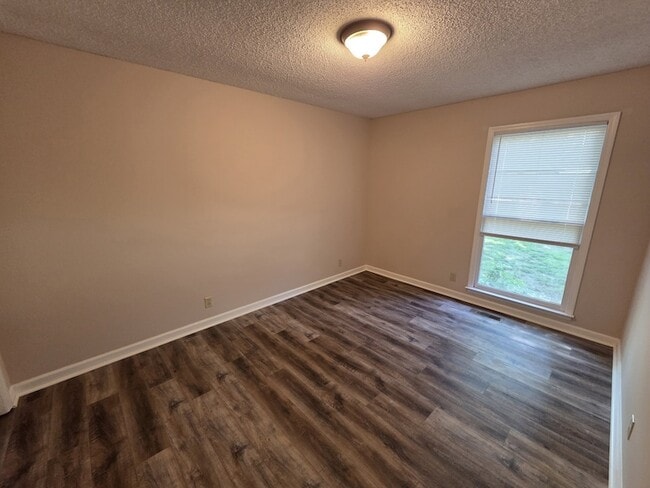 Building Photo - 7875 Saundersville Rd