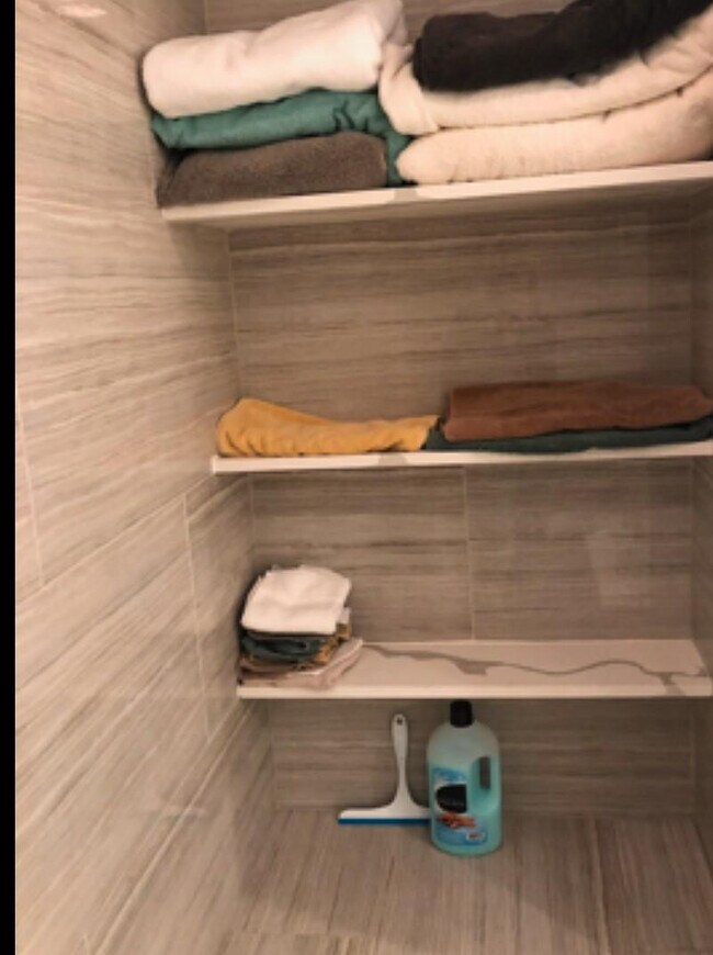 Building Photo - 330 Ave