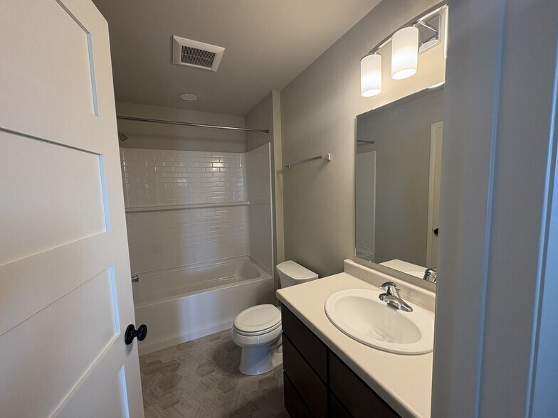 Building Photo - 1598 Star Light Dr