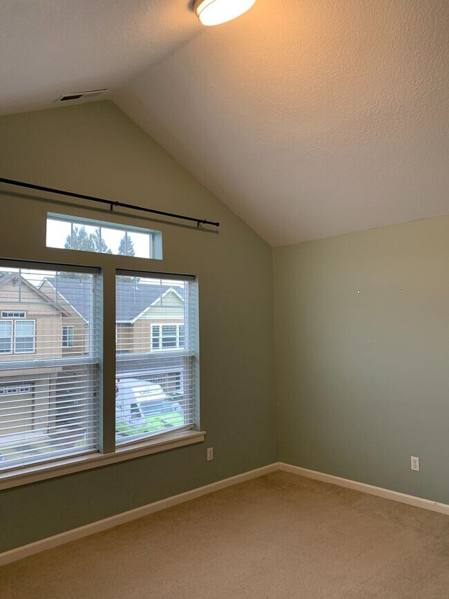 Building Photo - Charming 3-BR Felida Rental with Fenced Yard & Private Patio