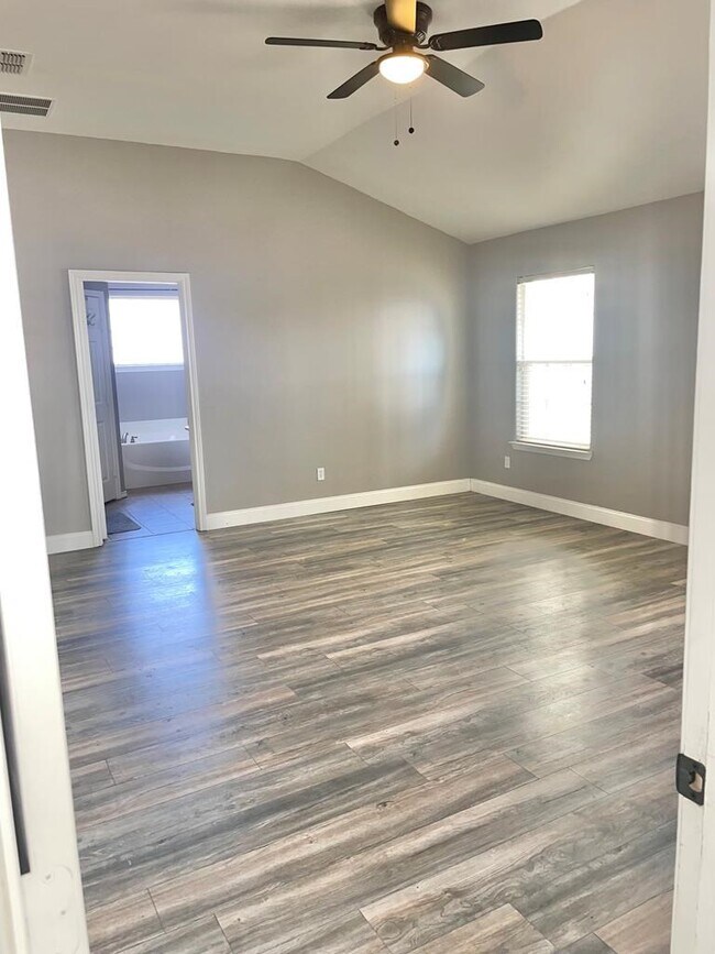 Building Photo - 619 Cabrillo Dr