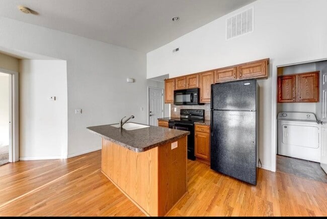 Building Photo - 609 Grainfield St