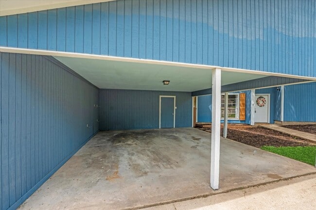 Building Photo - 3004 Glen Ct