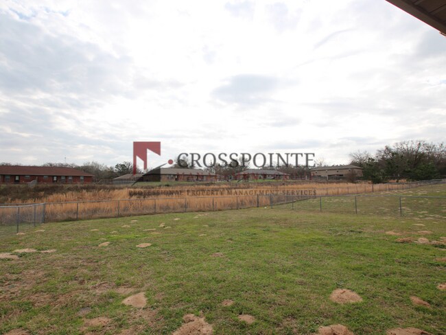 Building Photo - Coming Soon! 3 Bedroom Duplex for Rent in Lindale!