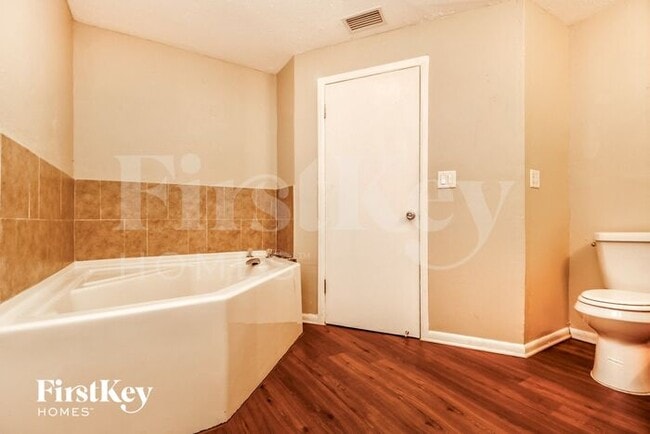 Building Photo - 4125 Woodsville Dr