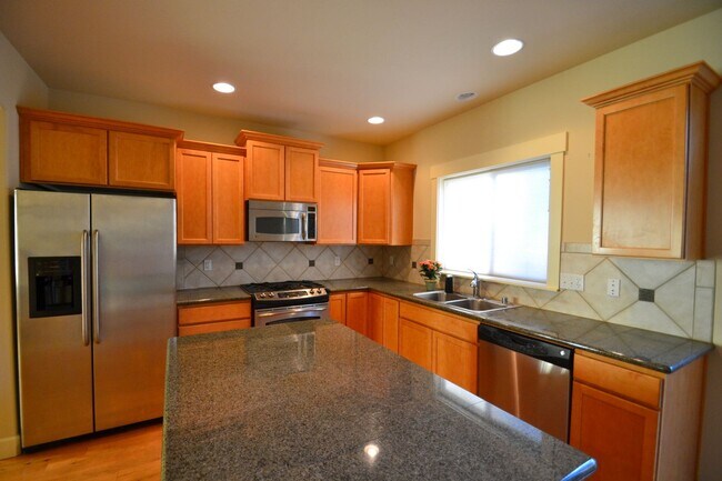 Building Photo - 3bd/2.5ba Bothell House