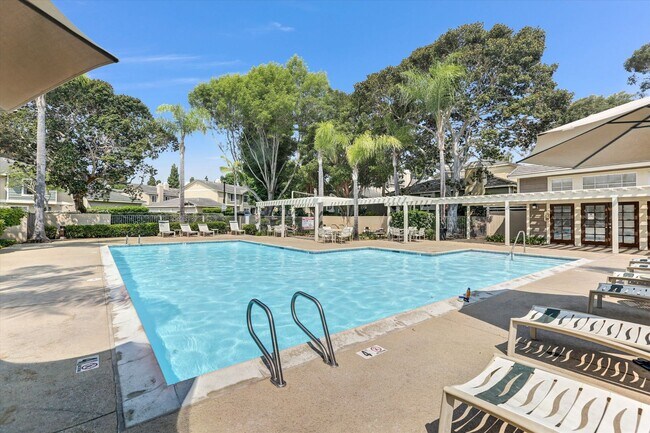Building Photo - $500 Move In Special! 3 BD, 2.5 BA Townhome At The Groves In Carmel Valley-Del Mar